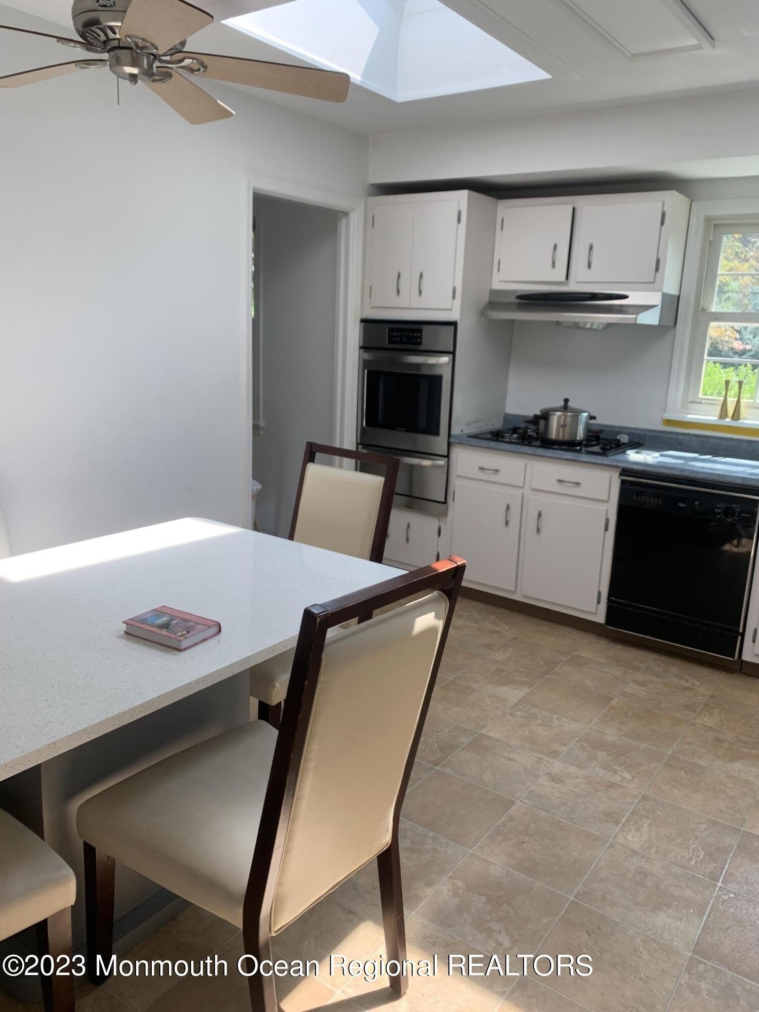 1169 Lincoln Court – photo 4