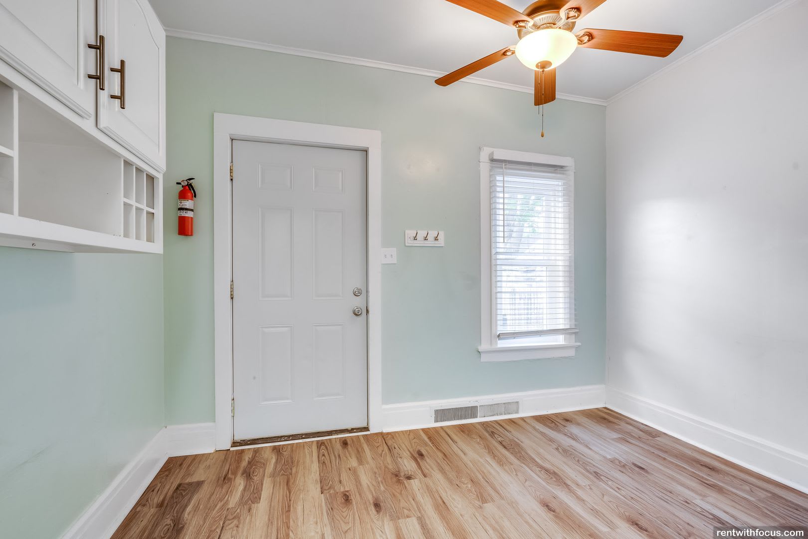 299 2nd St – photo 4