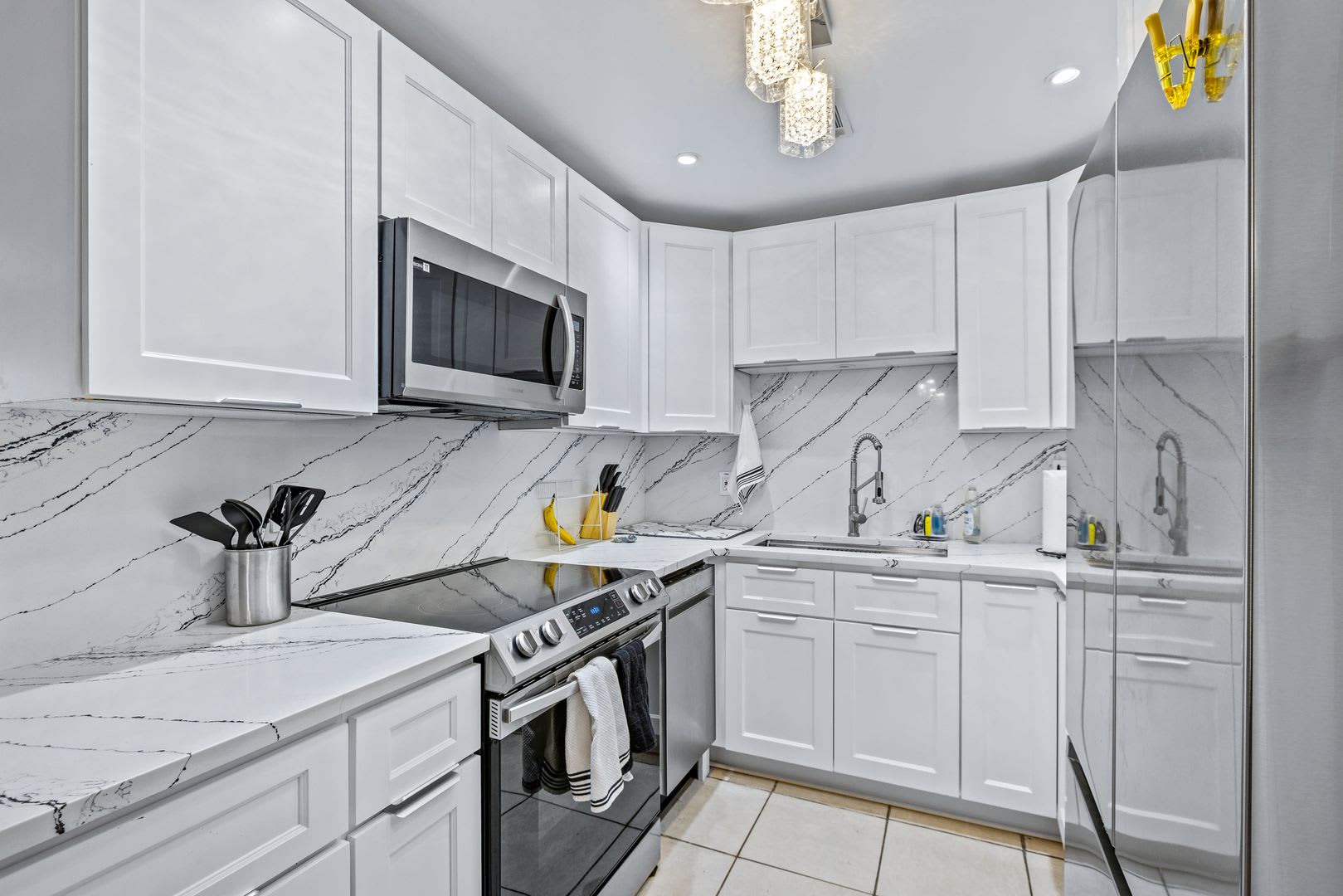 Fully Furnished 2Bedroom in Coronado Cove – photo 2