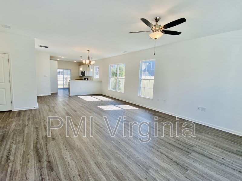 1909 Brentford Ln – photo 2