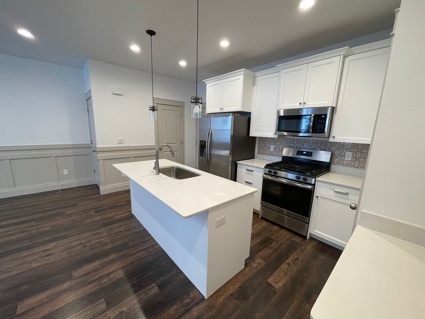 Beautiful 3 Bedroom townhome In North Salt Lake – photo 1
