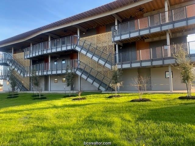 101 W 33 rd Street W – photo 1
