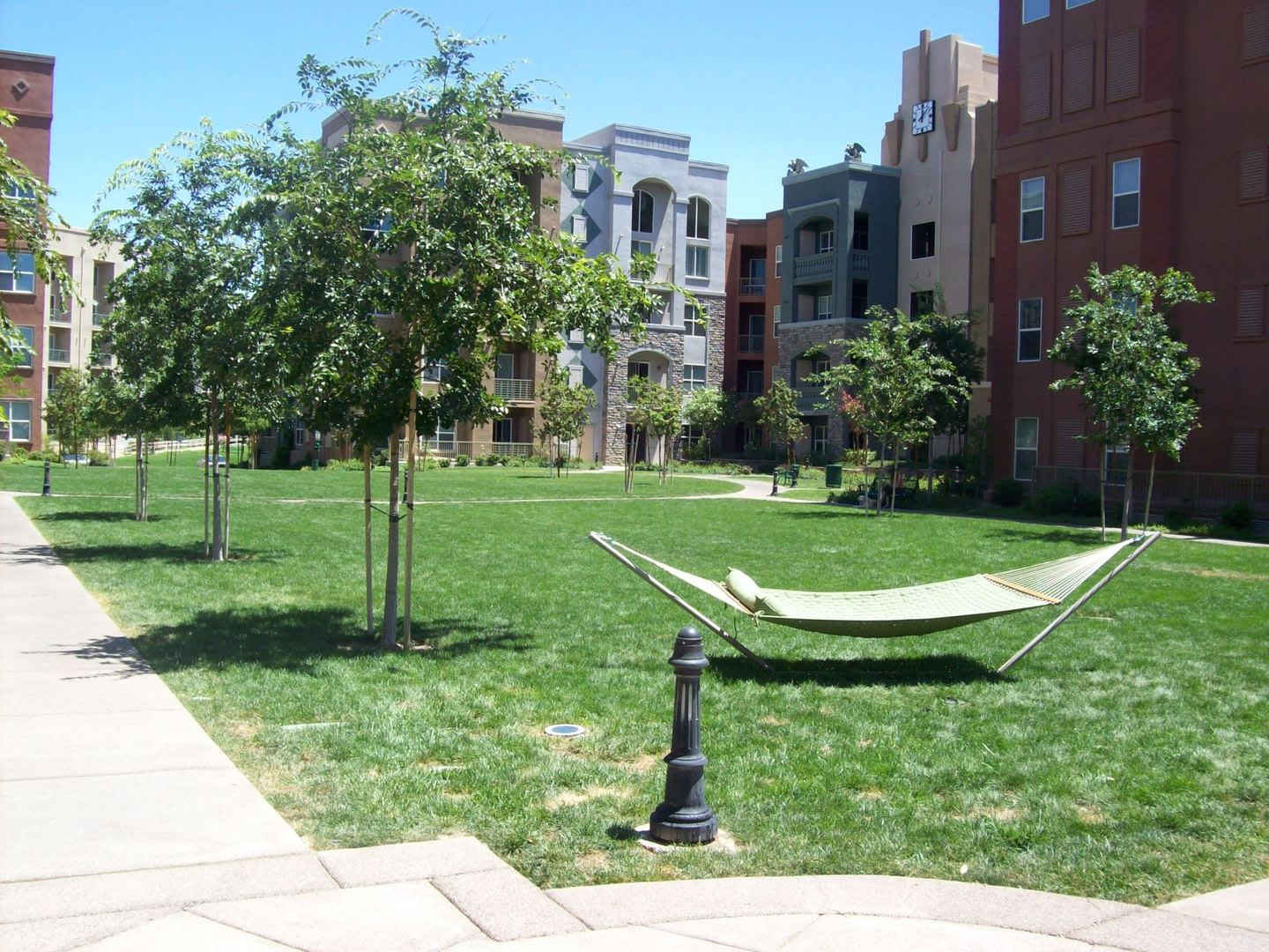Upgraded 4th floor unit in upscale guard gated community just South of the Strip – photo 3