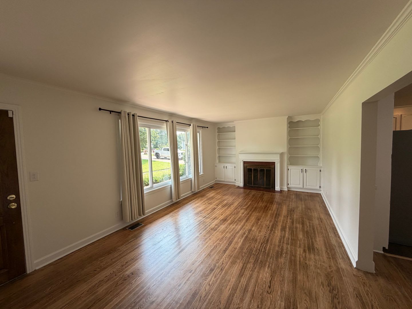 2 bedroom, 1 bath home near Harding Place – photo 3
