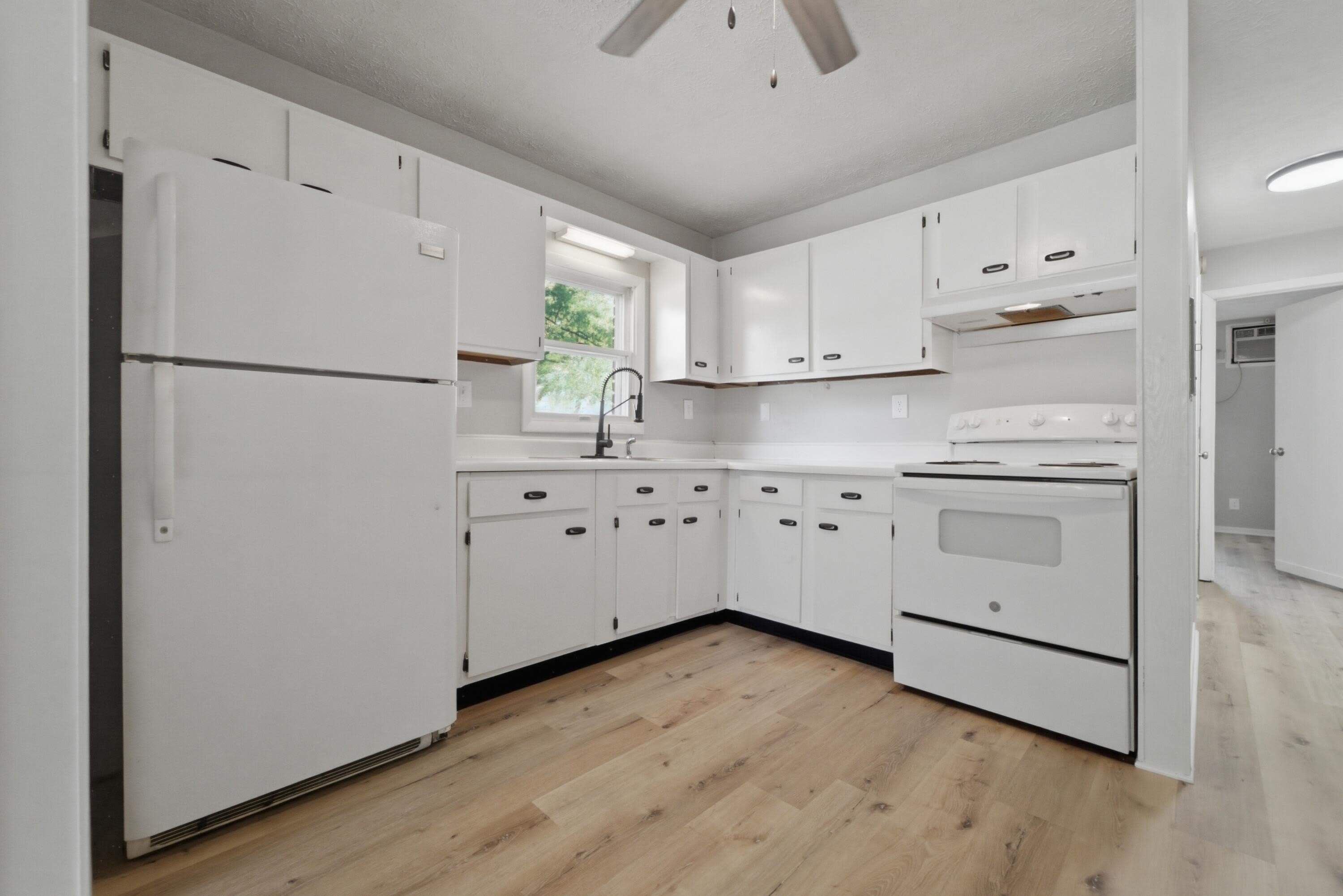 190 Sycamore Court – photo 4