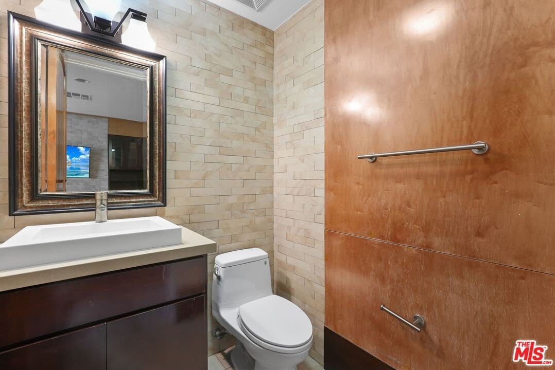 1743 S Barrington Ave – photo 5