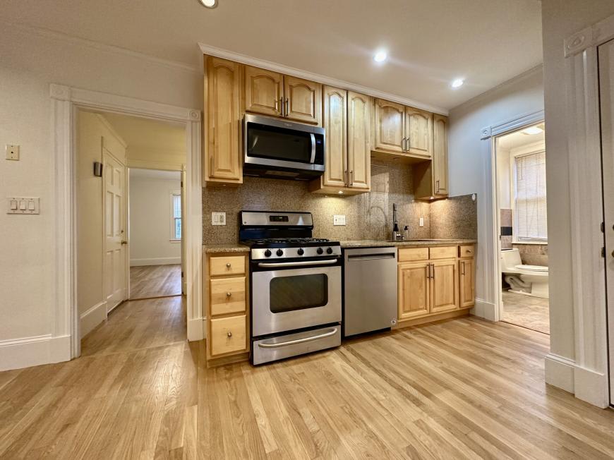 8 White Ave. – photo 2