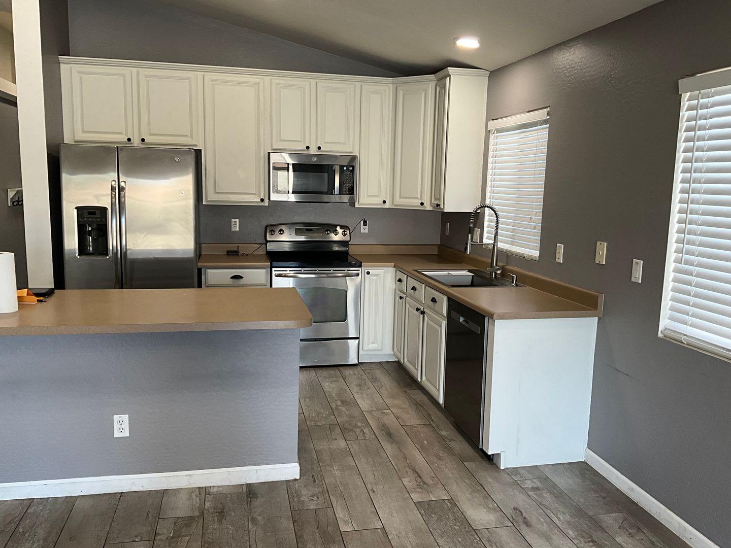Corner Home With 3 Bedroom 2 Bath – photo 2