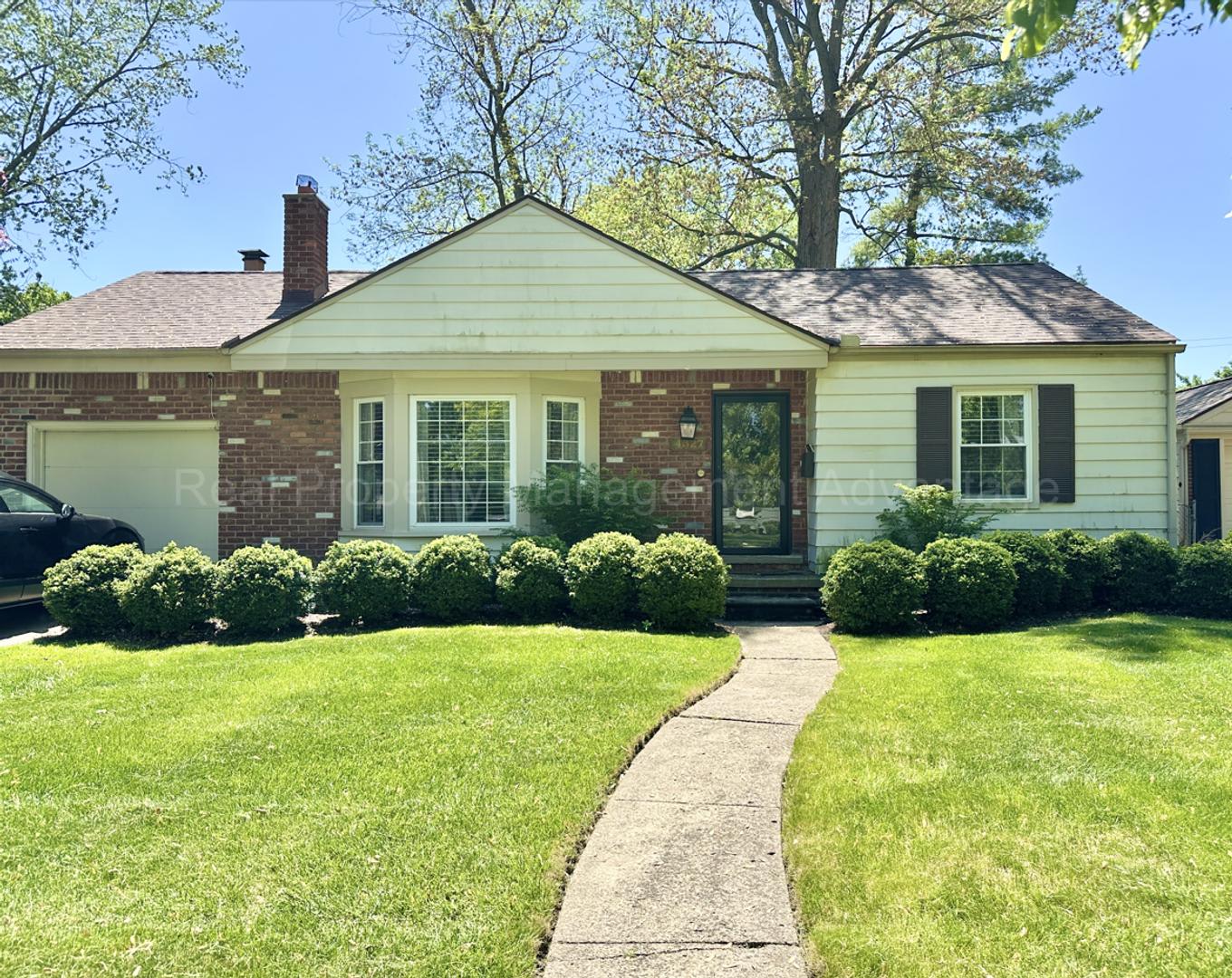 Updated 3 Bed Ranch Steps From Downtown Birmingham Woodward – photo 1