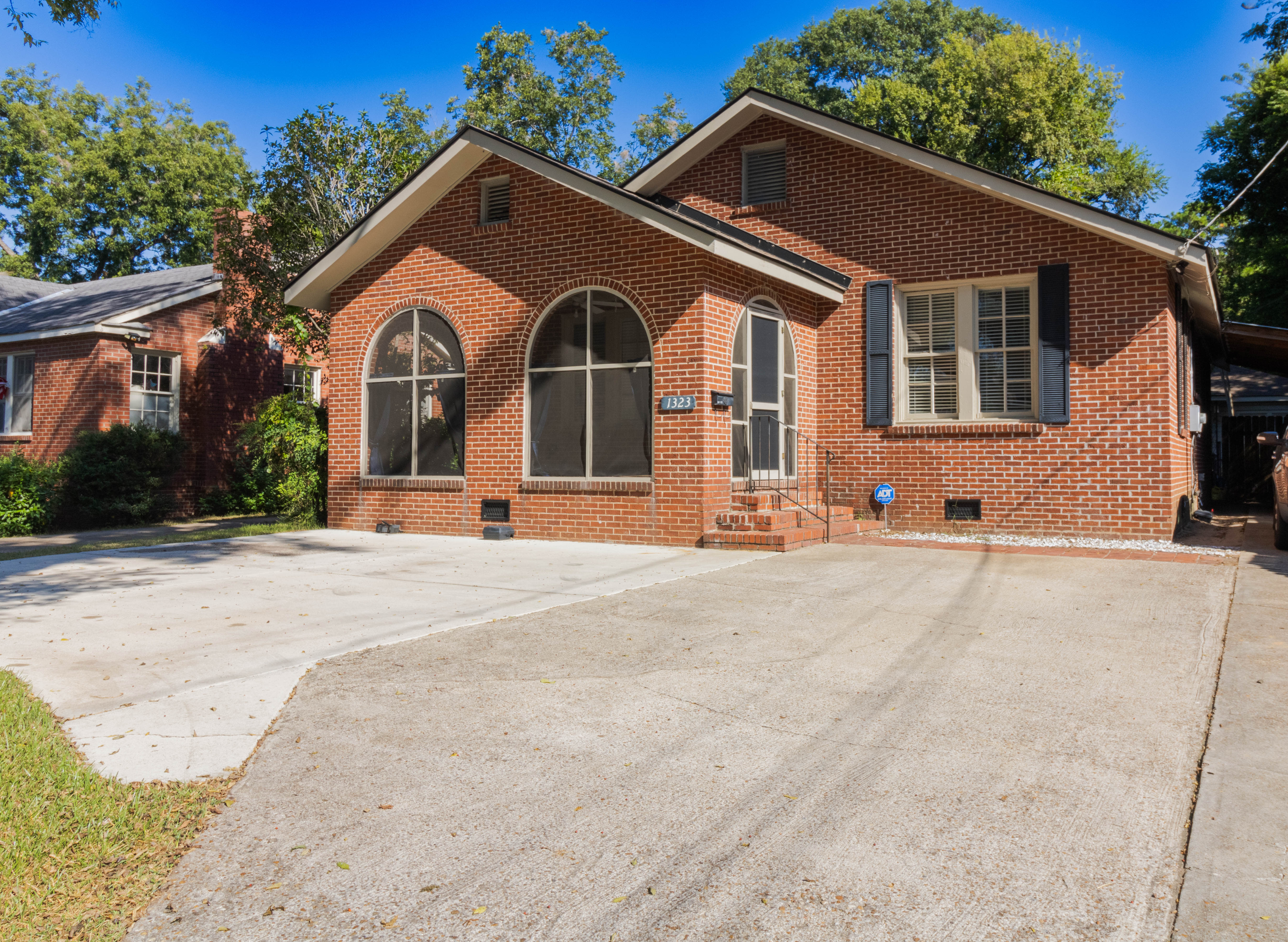 1323 32nd St – photo 2