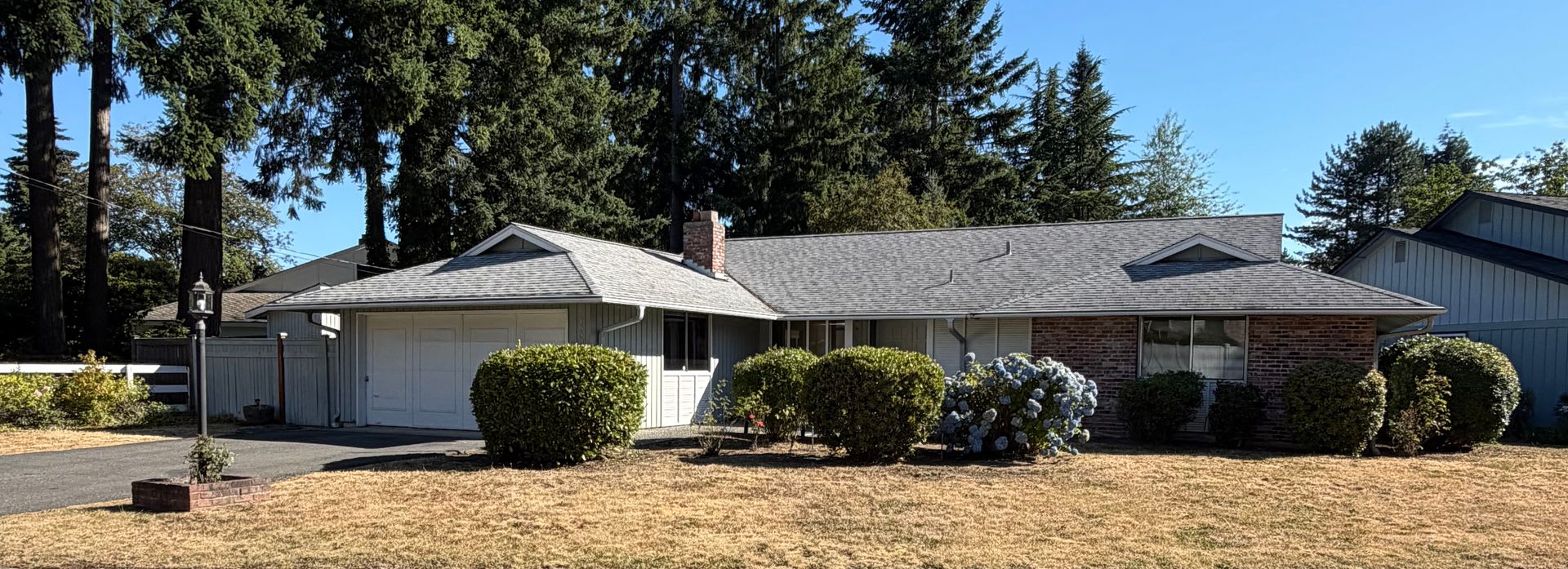 4 Bed / 2.5 Bath Bellevue rambler $4,095/month – photo 1