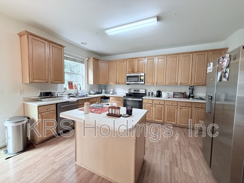 1904 Beckwood Court – photo 4