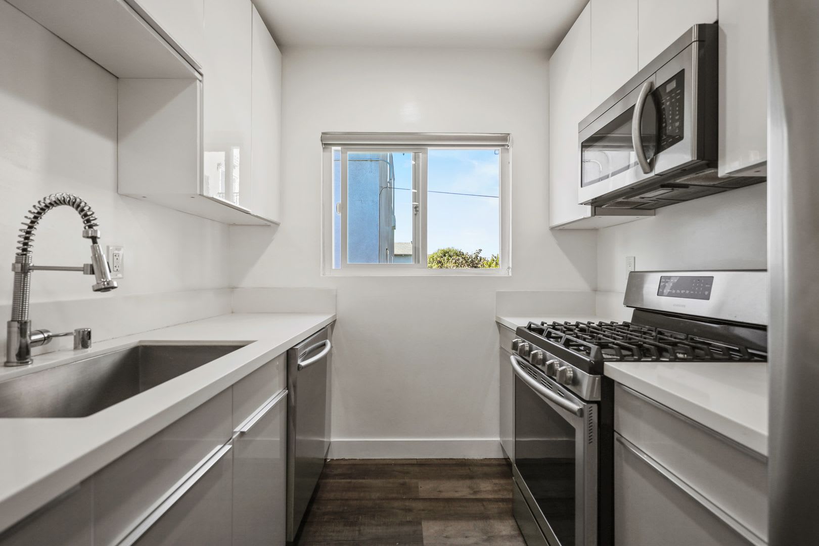 1333 W 36th Place Apartments – photo 3