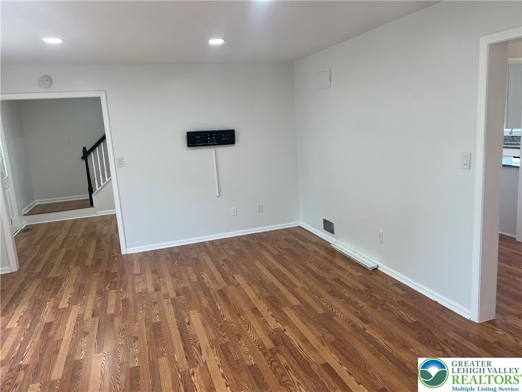 2593 Halleck Drive – photo 5