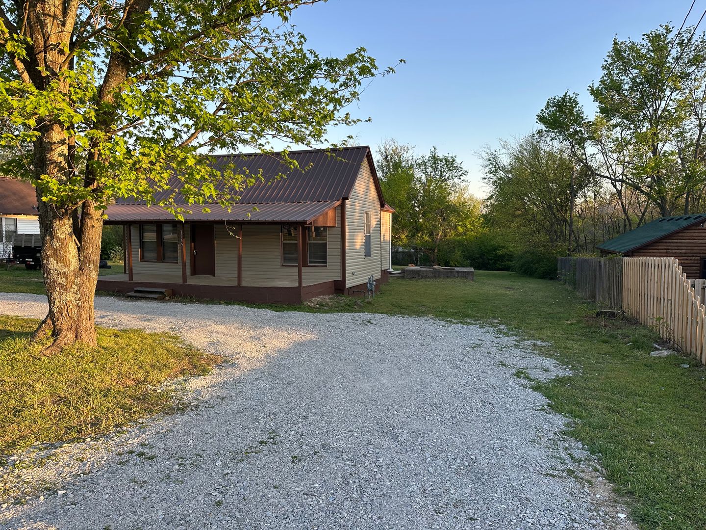 Available Now! Spacious 2 Bedroom, 1 Bathroom Home with Bonus Room & Huge Backyard – photo 2