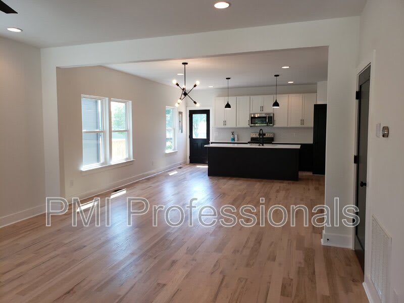 215 Eisenhower Drive – photo 4