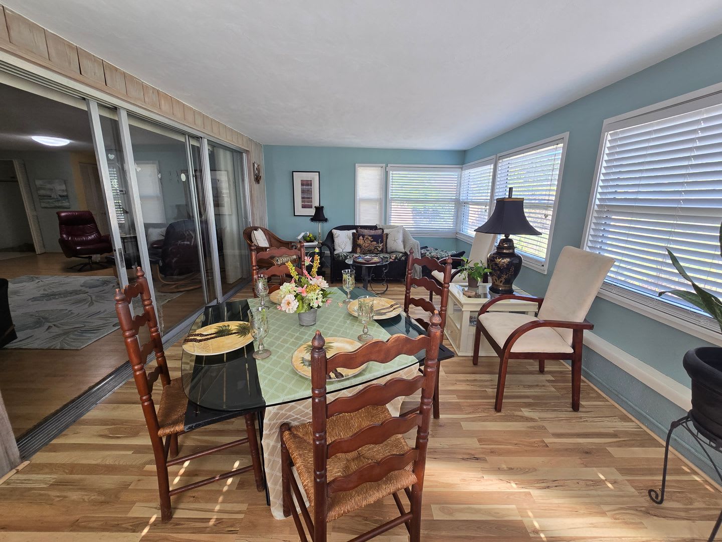 Fully Furnished 2Br 1Ba Gulf Gate Rental Flexible 6 Month Lease Option – photo 4
