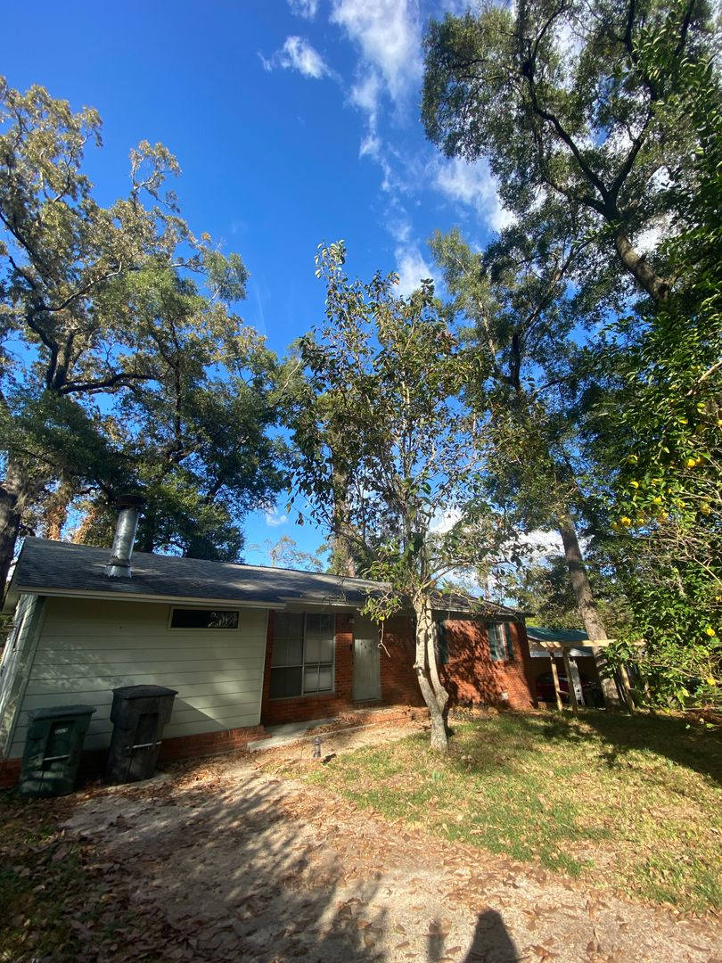 AVAILABLE NOW 3 BEDROOM 2 BATH SINGLE STORY – photo 2