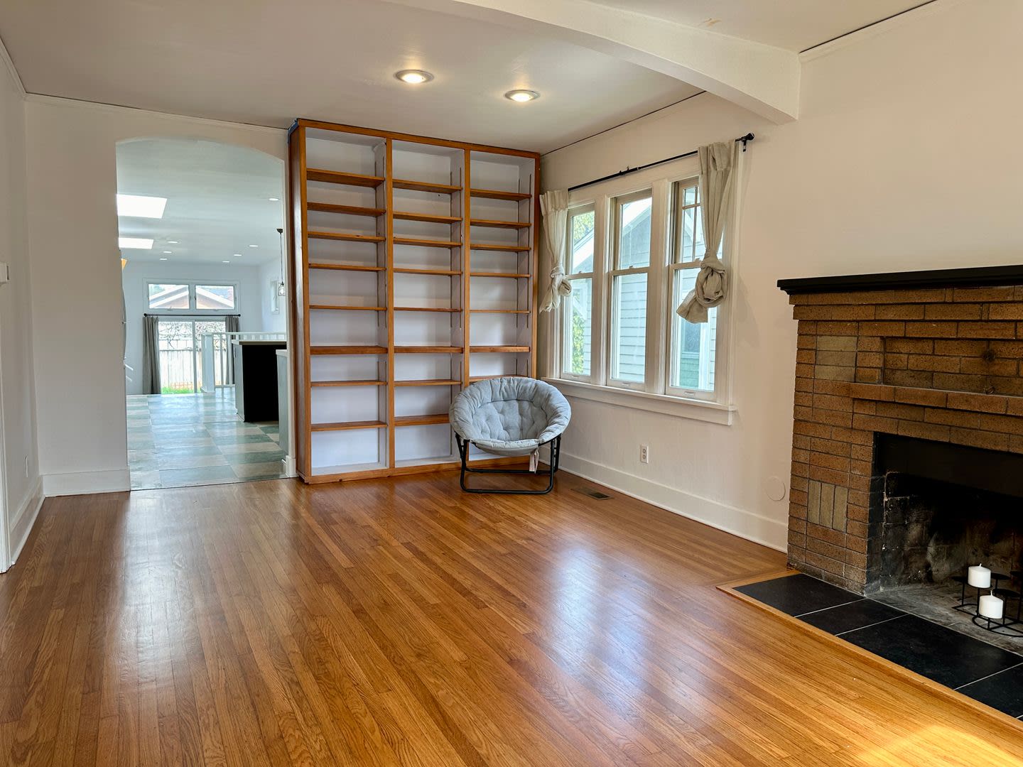 Charming 4-Bedroom Home in Phinney Ridge. Pets welcome! – photo 4