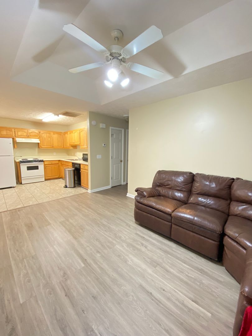 Comfort Meets Convenience in This 2 Bed/2 Bath – photo 2