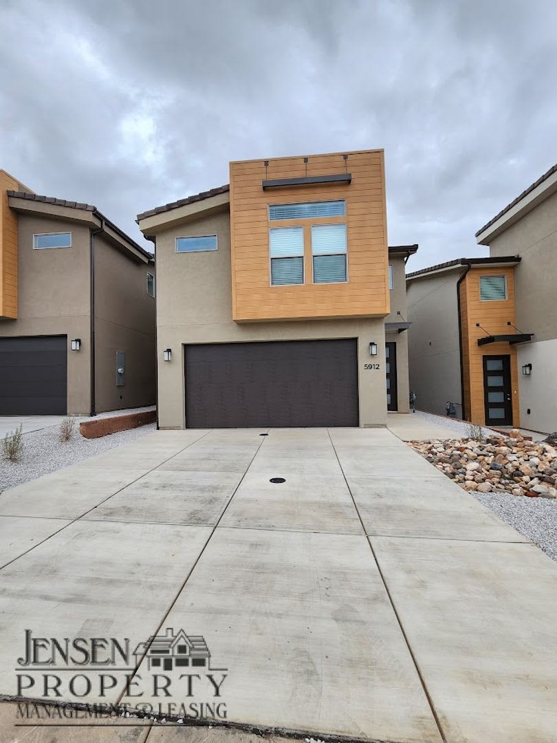 Newer4 Bedroom Town Home – photo 3