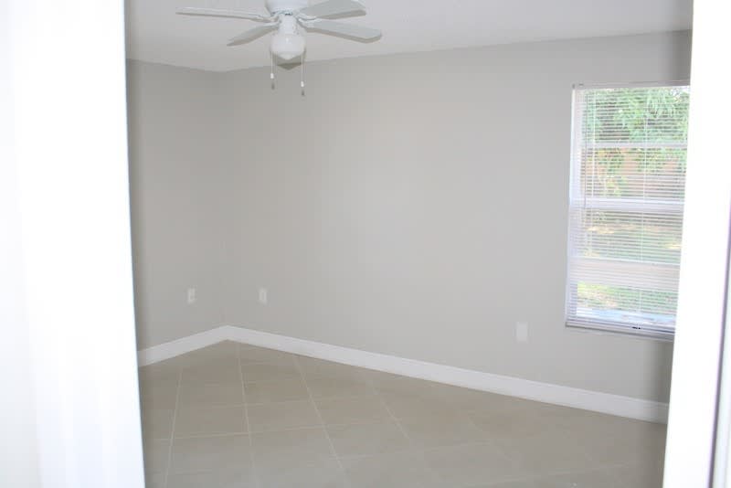 Beautifully updated over size 2 bed 2 bath 1 car garage home! – photo 5