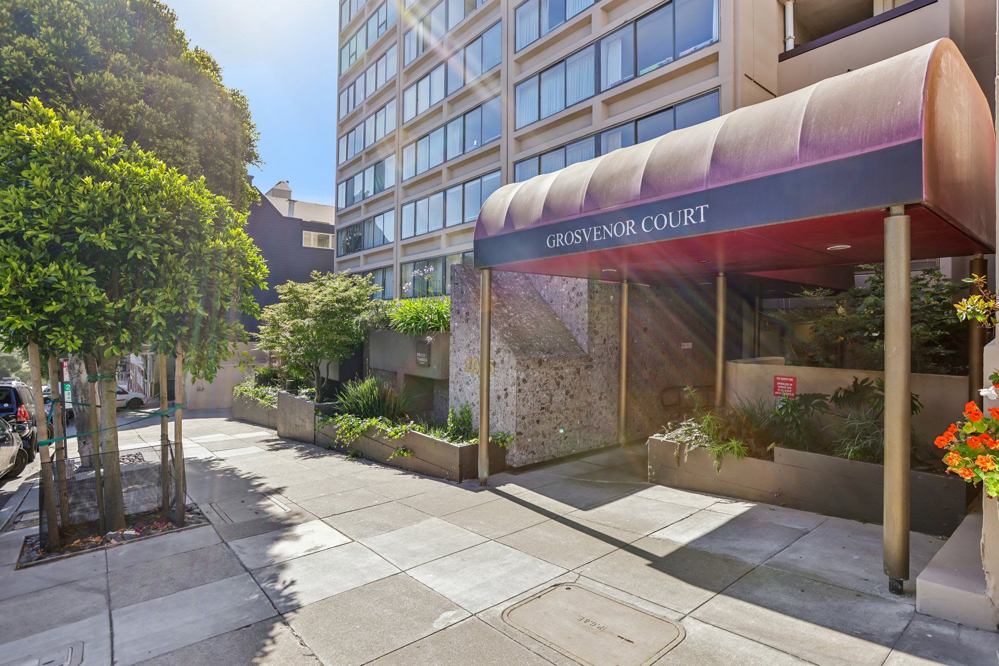 2055 Sacramento Apartments – photo 2