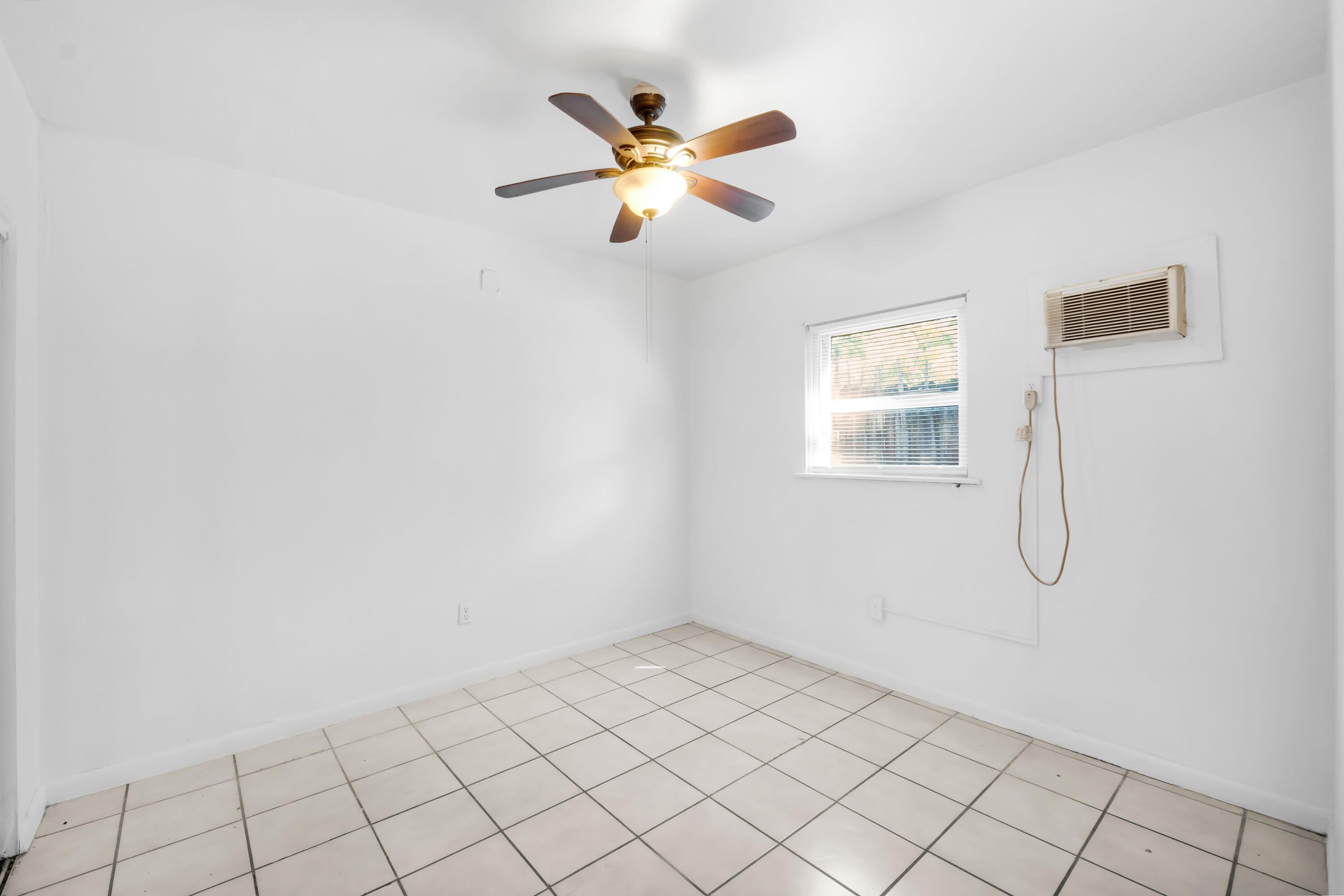 1217 SE 1st Street – photo 4