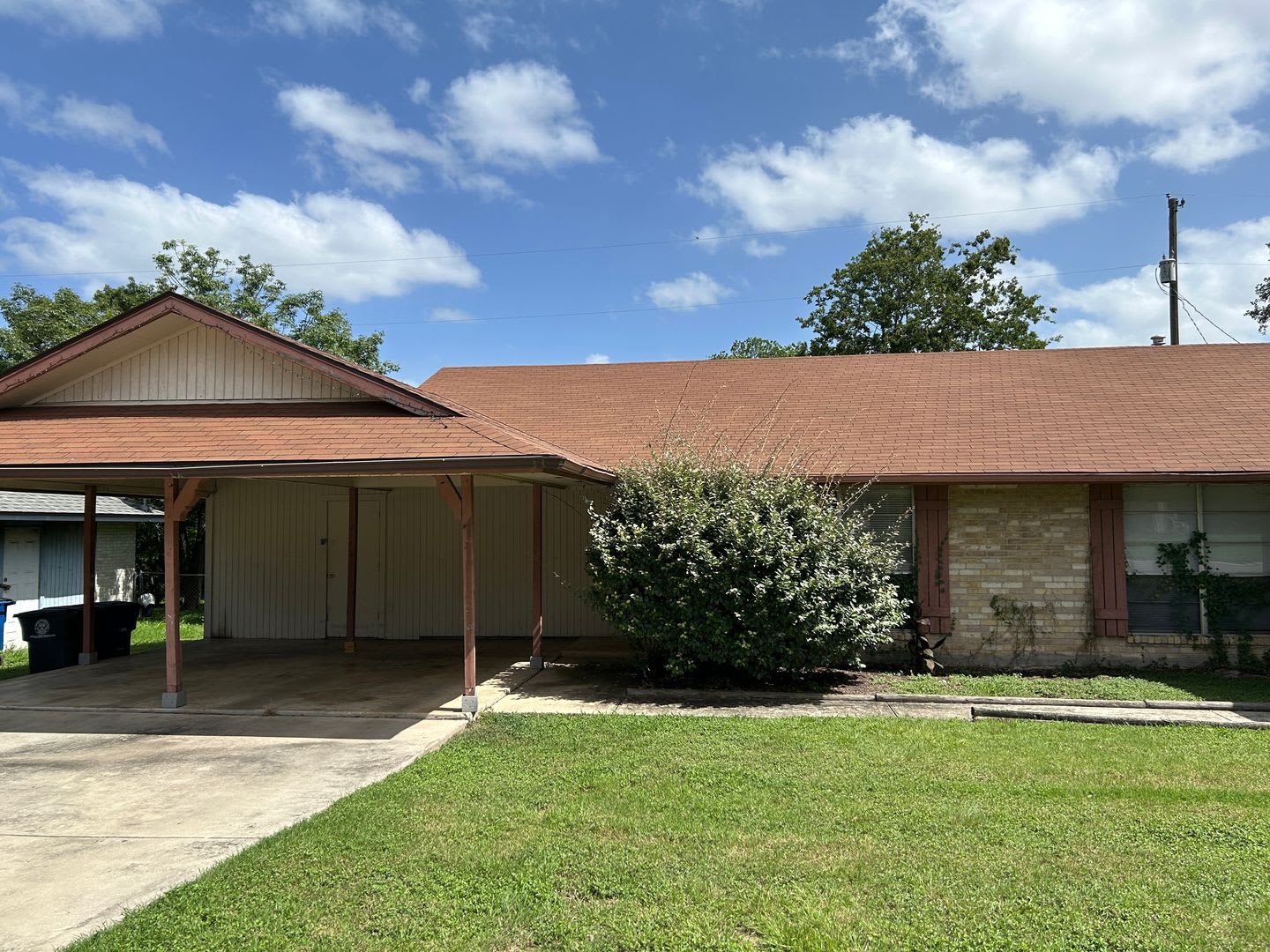 2/1 Duplex on "The Hill" above Landa Park! / No Carpet / Fenced in Backyard/ NBISD – photo 2