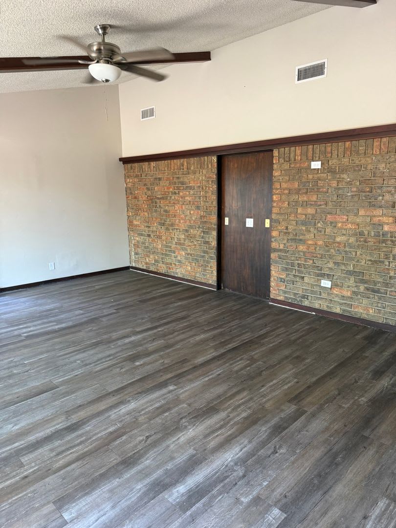 Beautiful Fully Remodeled 3 bedroom in the Heart of Broken Arrow – photo 5
