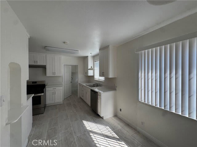 1130 Spazier Avenue – photo 2