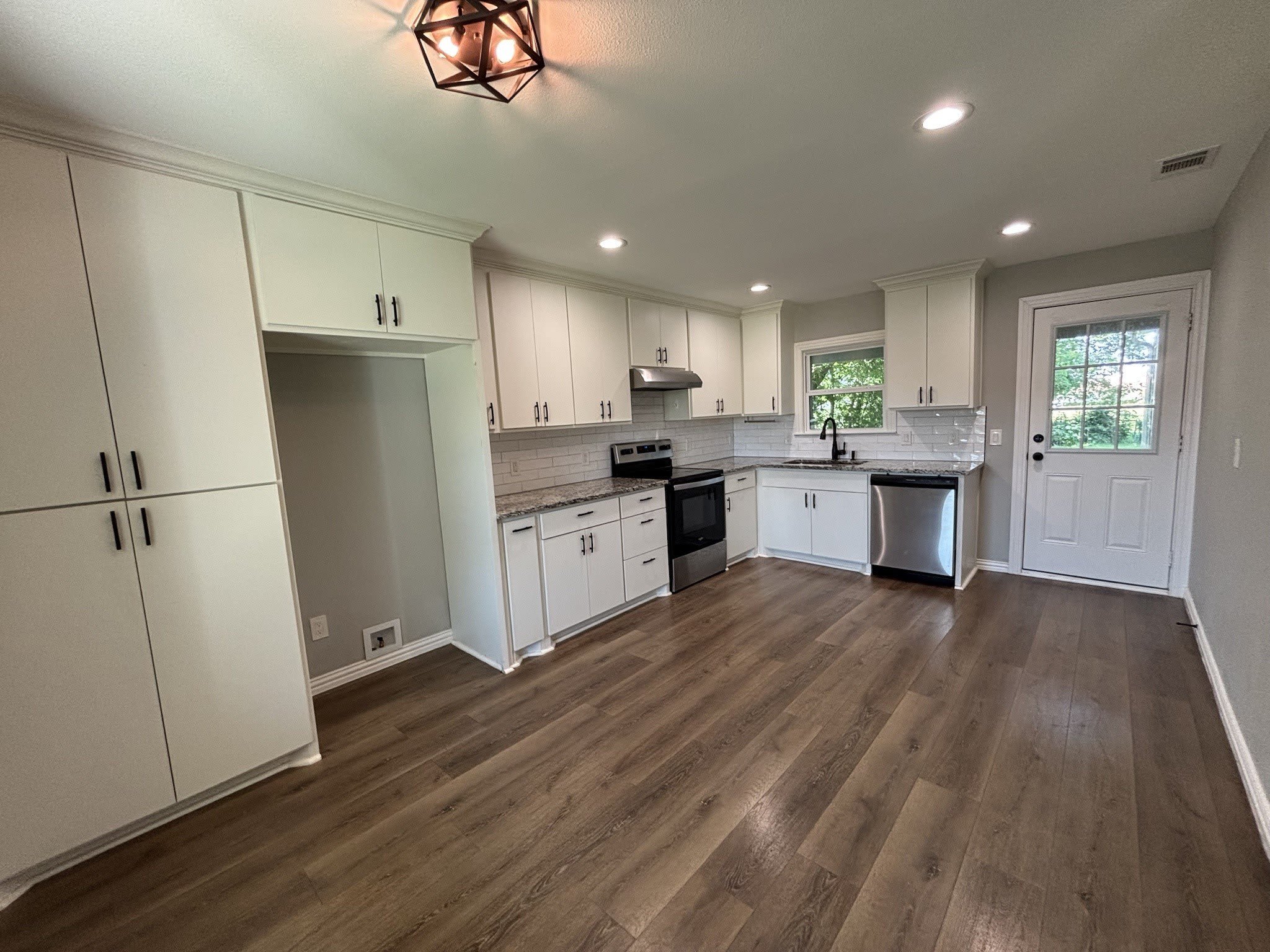 113 W Mt Vernon Street – photo 3