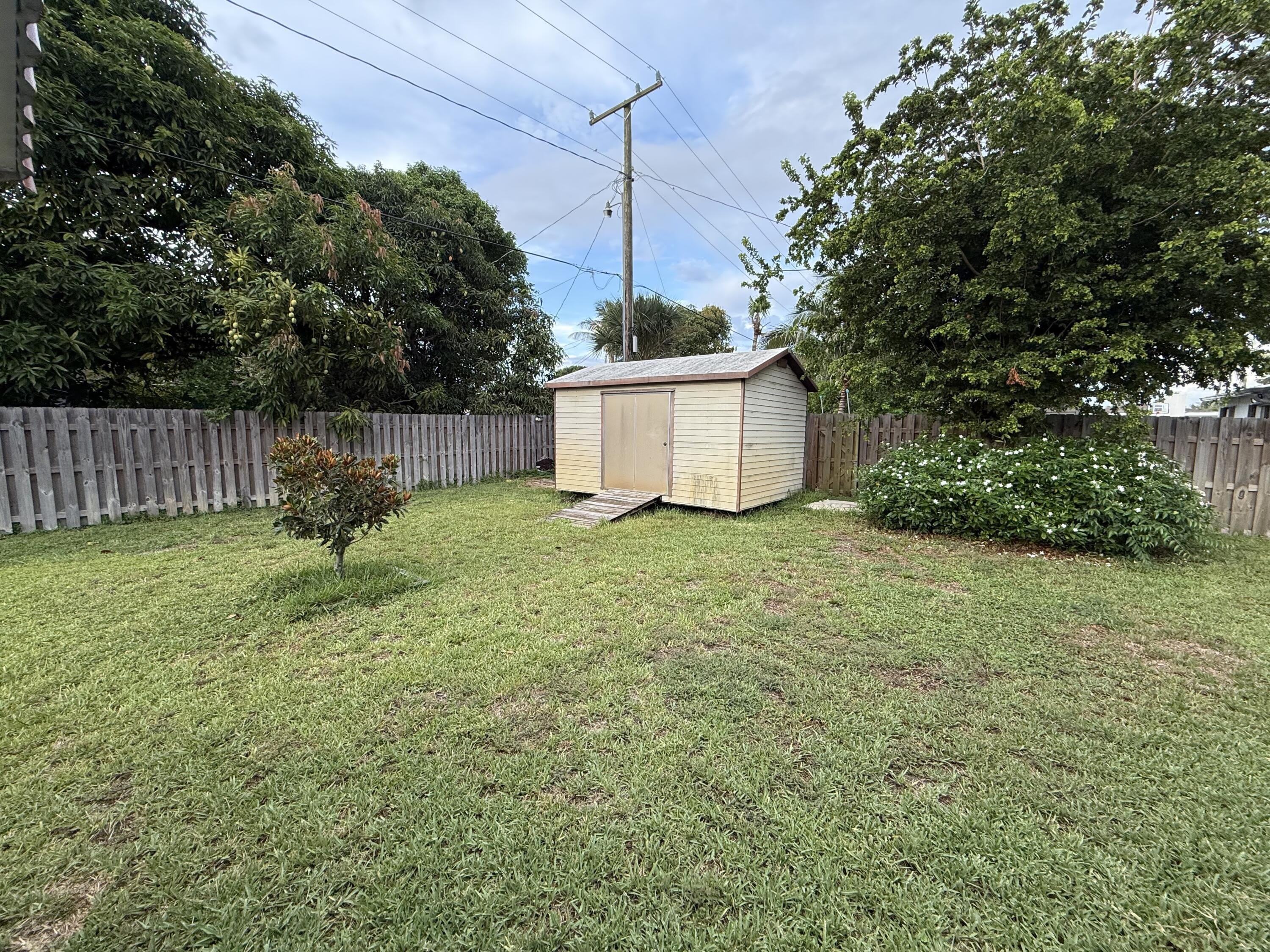 817 Elm Road – photo 4