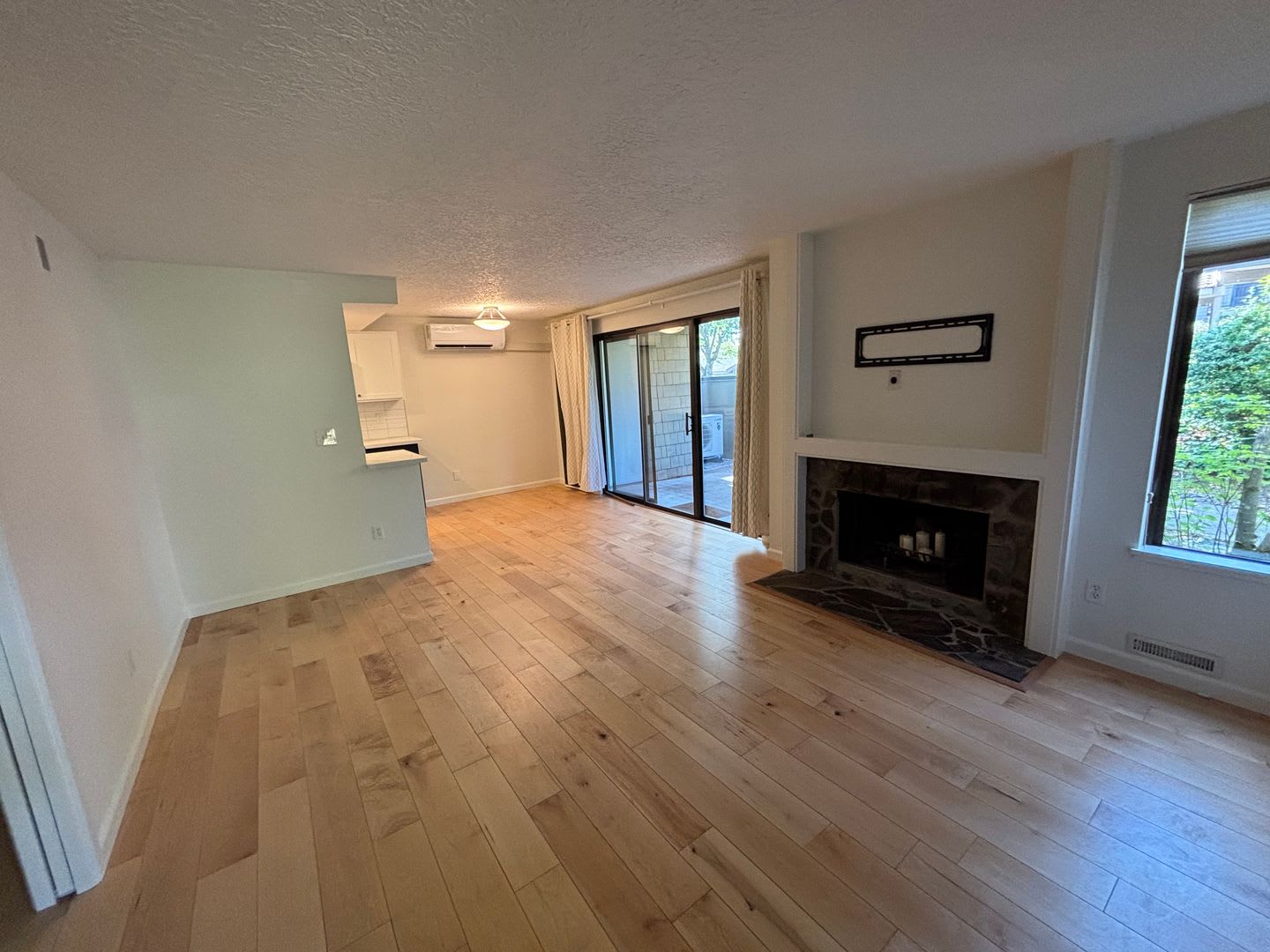 Remodeled Lake Oswego Condo Quiet Neighborhood Pool A C – photo 4