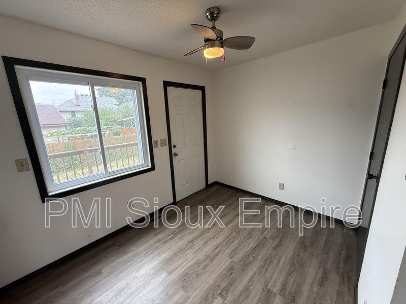 612 E 6th st – photo 5