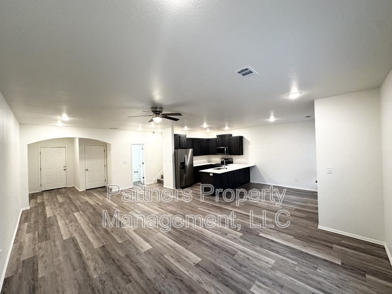 1067 South Benchmark Lane – photo 5