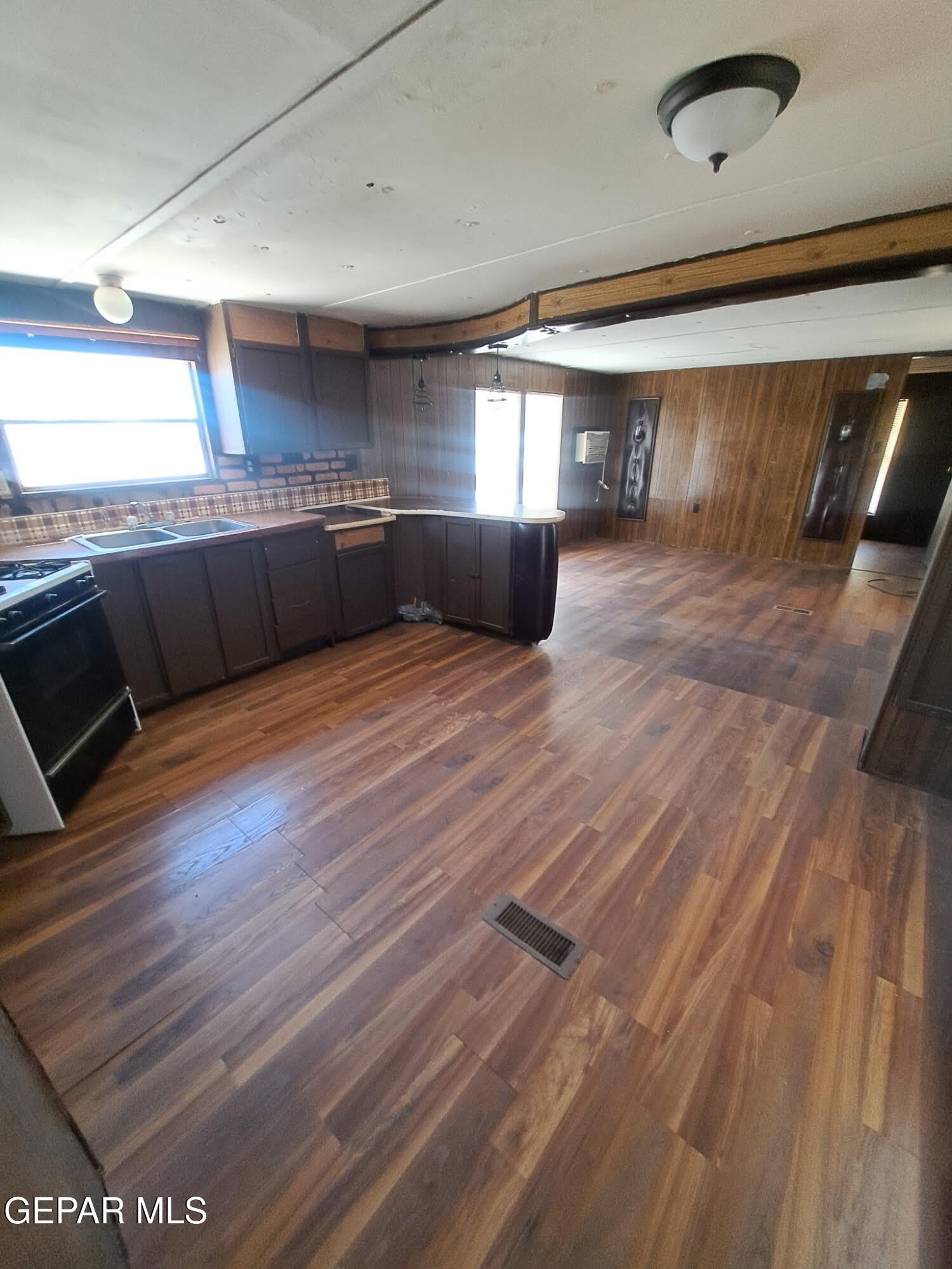 905 Ne Camp Street – photo 5