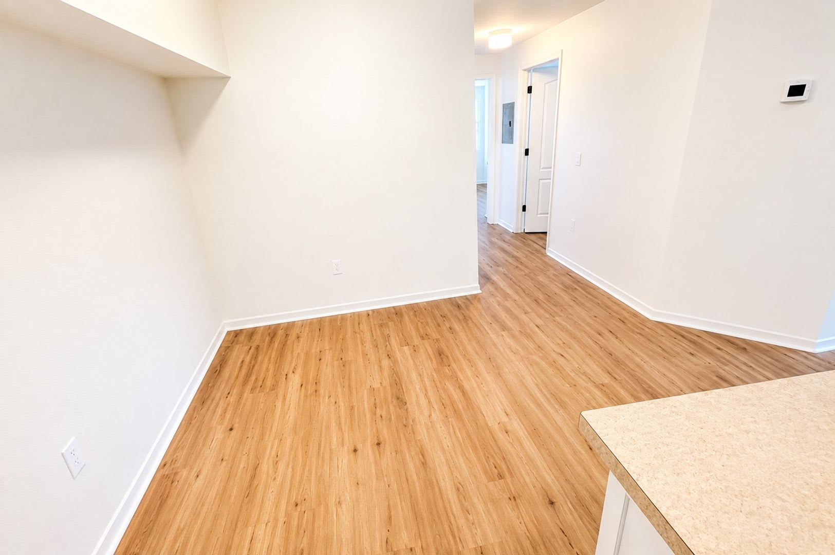 Updated 2Br 2Ba Condo In Palmer Ranch New Flooring Fresh Paint Resort Style Amenities – photo 5