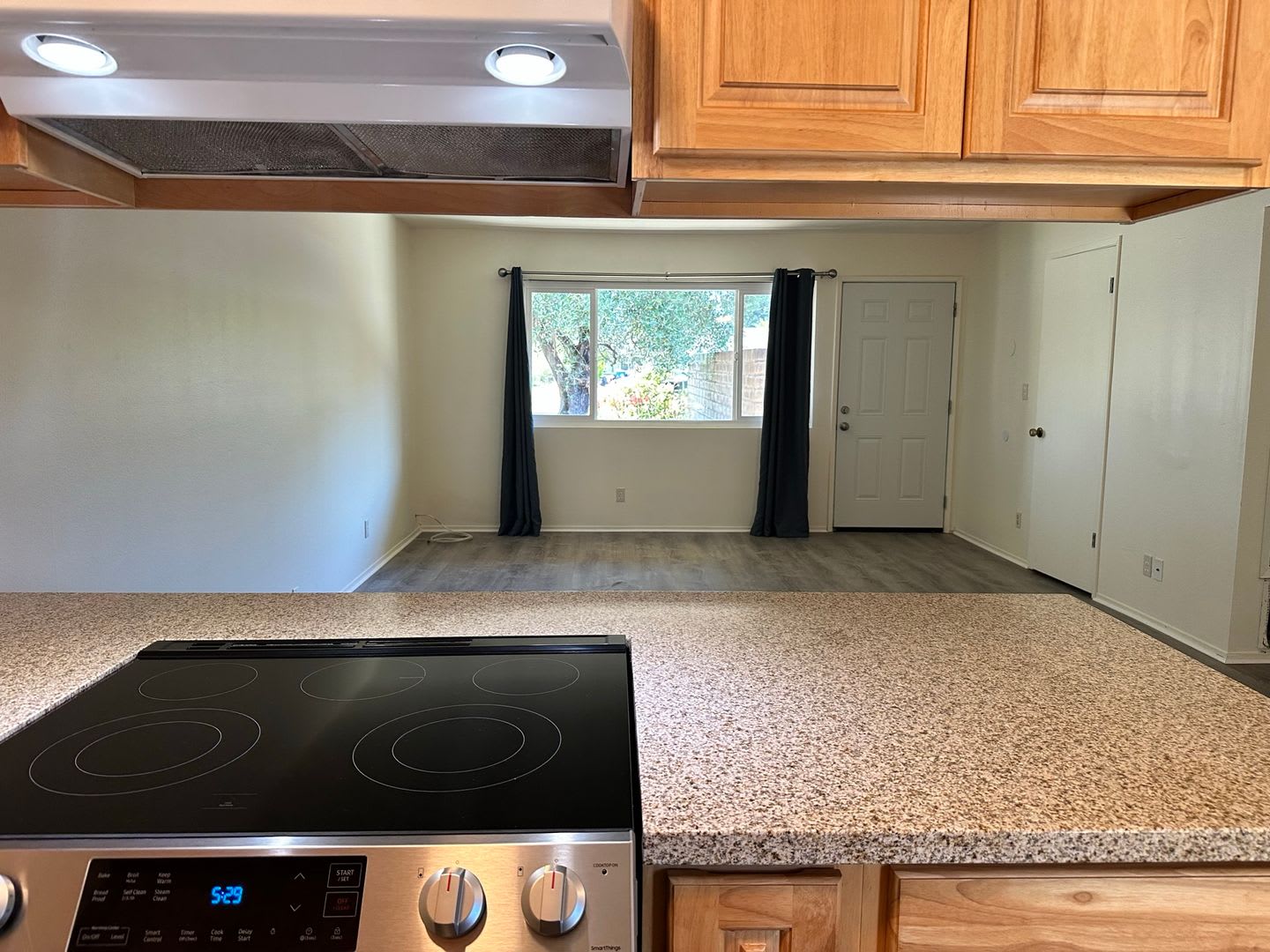 2 Bedroom Updated Duplex – photo 2