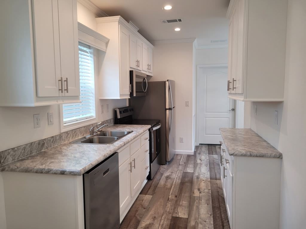 5600 Jennie Street – photo 3