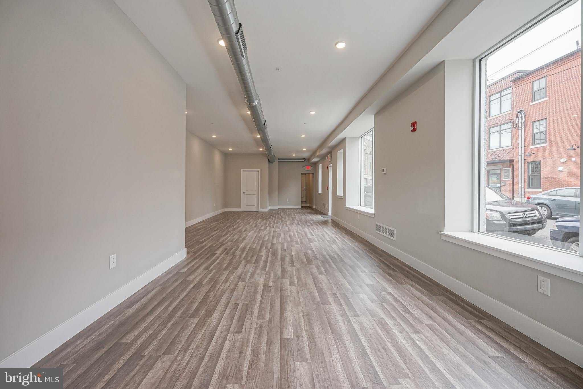 1072 N FRONT Street – photo 4