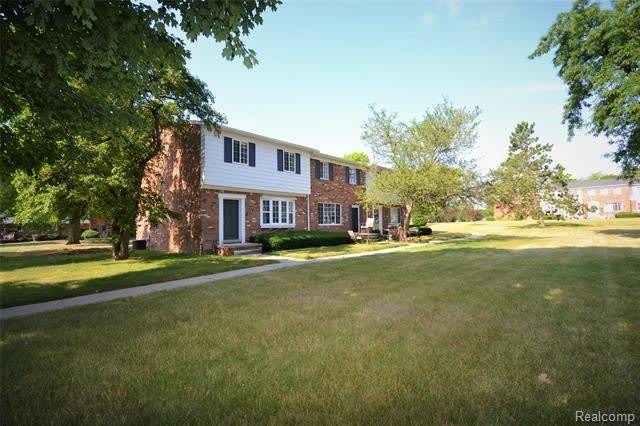 559 Fox Hills Drive N – photo 2