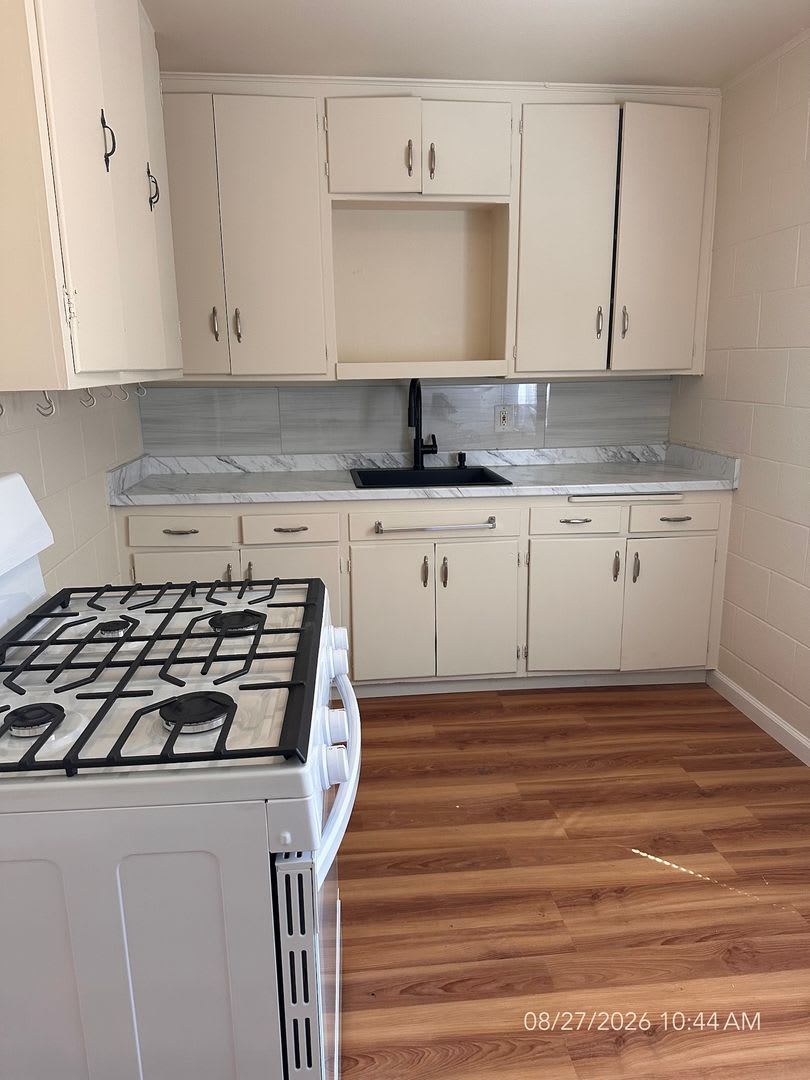 Updated 2 Bedroom – photo 4