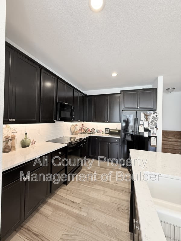 737 Grandview Meadows Drive – photo 2