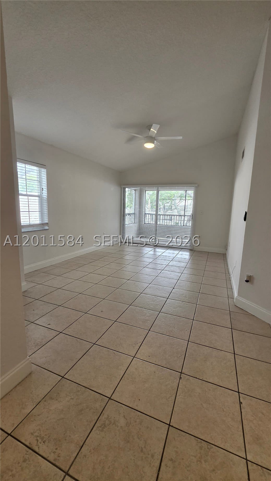 2880 N Oakland Forest Dr – photo 2