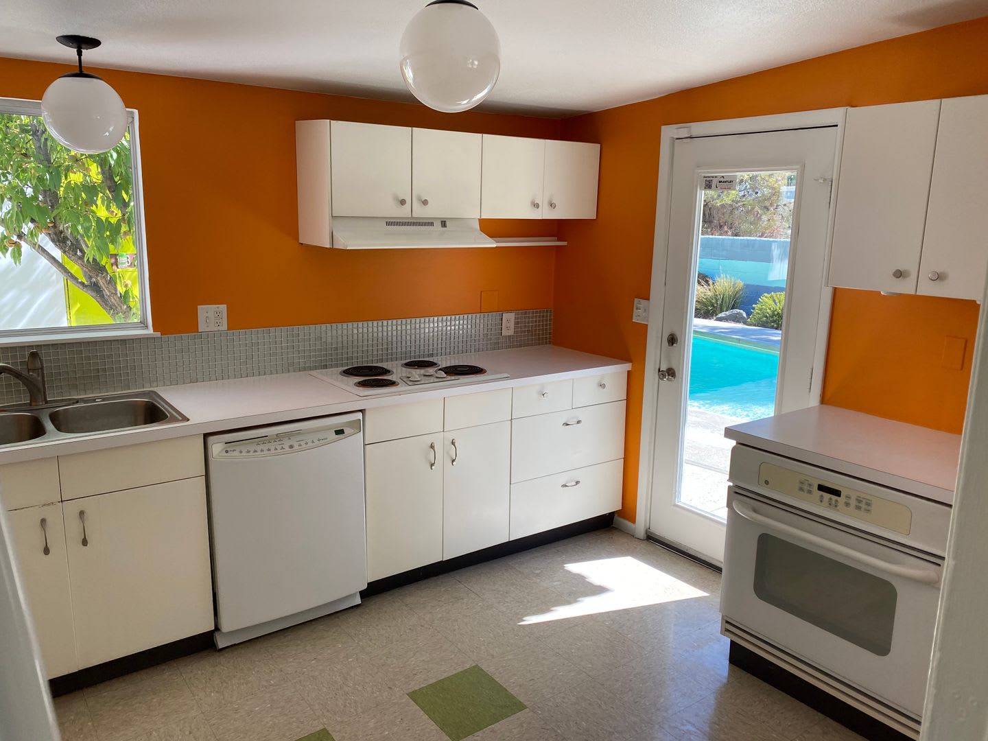 Famous "Caddy Shack" Home! Amazing Mid-Mod in Heart of Las Vegas!! – photo 4