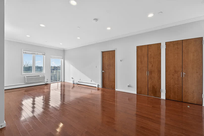 14906 Northern Blvd – photo 5