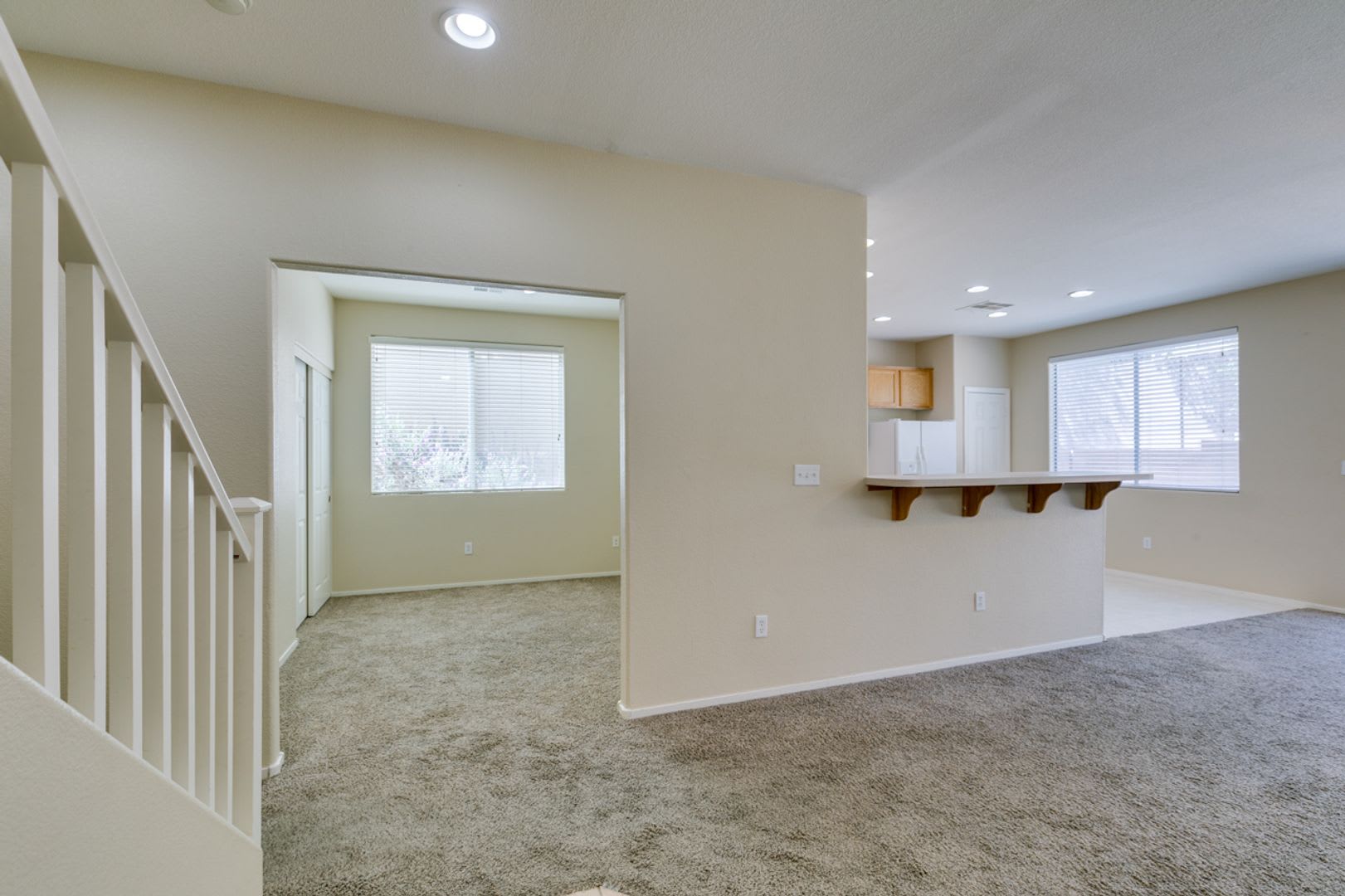3 Bedroom 2 1/2 Bathroom w/Den & Loft – photo 3