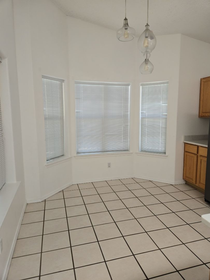 3 Bedroom, 2 Bathroom Home! Schedule a Showing! – photo 5