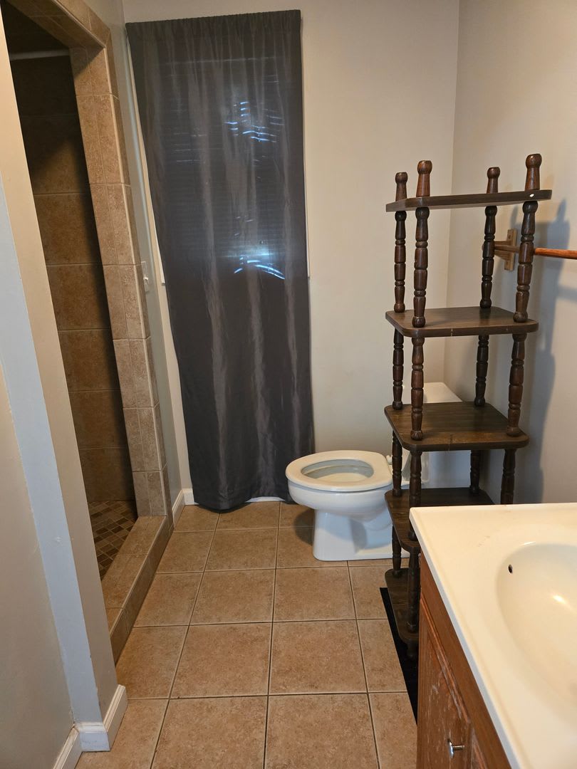 Duplex For Rent-Great Location! – photo 3